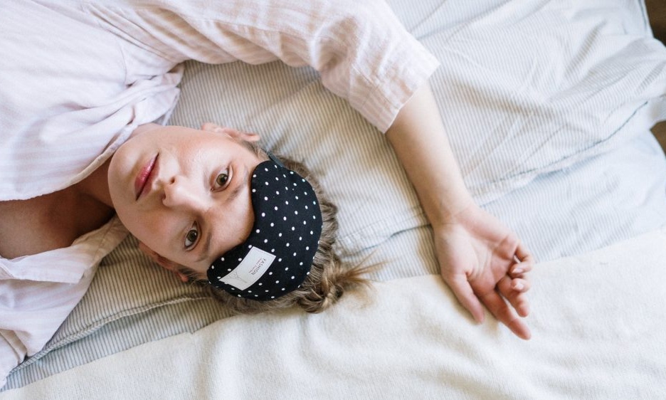 El insomnio no es un mero problema nocturno. Se trata de un problema de salud potencialmente serio y con profundas implicaciones, tanto físicas como psicológicas.
